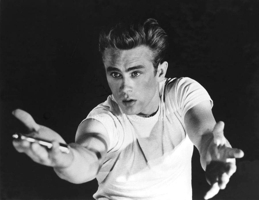 James Dean 1955.jpg